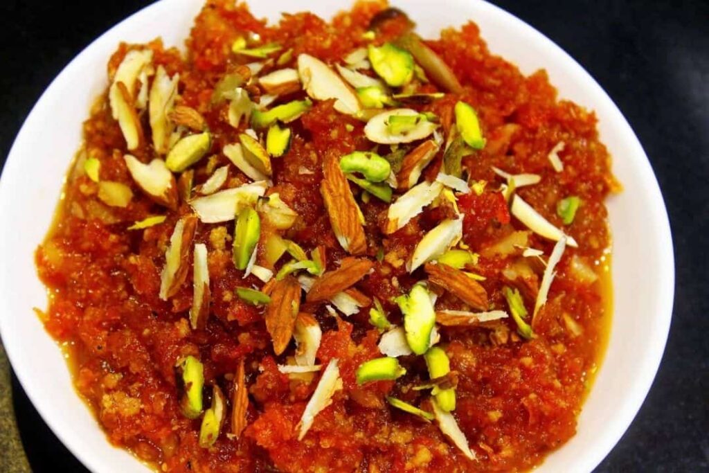 Gajar halwa is a very popular Indian dessert. This is a very easy and simple recipe. It tastes good when served hot or chilled. Do try it and drop a comment for me. You also can like, share and subscribe.