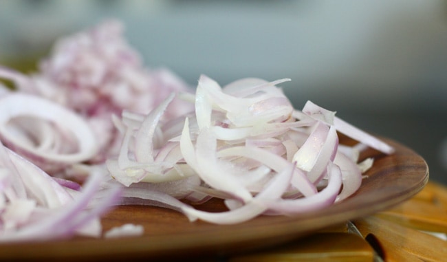 How to Cut Onion - Marathi Recipe