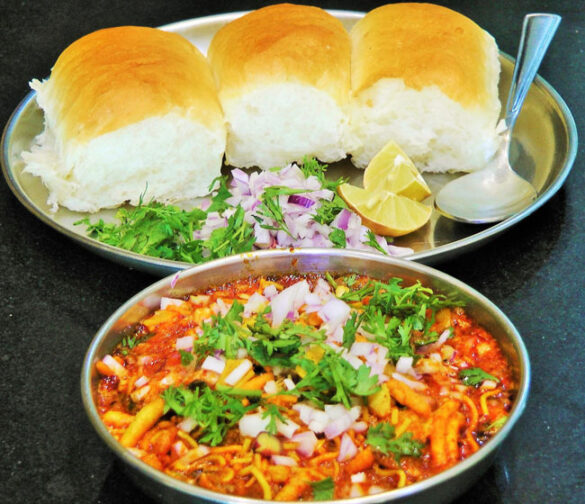 Misal Pav - Marathi recipe | Madhura's Recipe