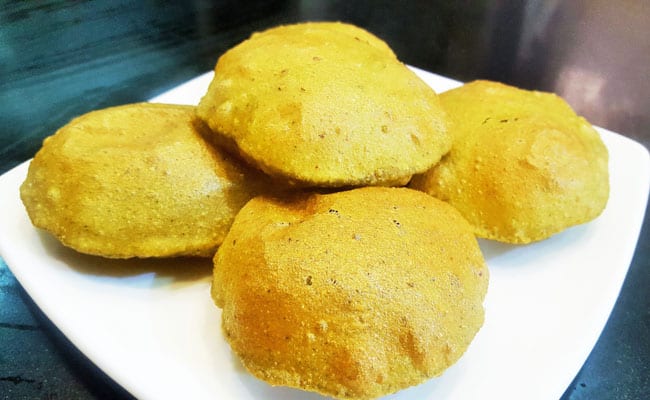 Palak Puri - Marathi Recipe