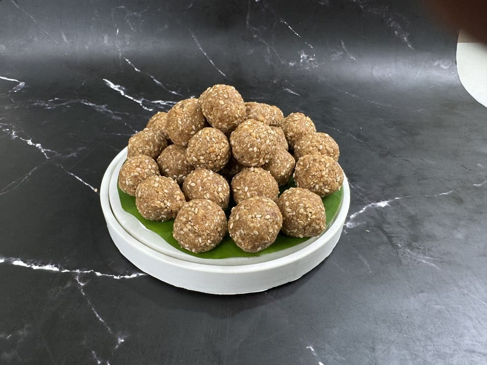 Easy Tilache Ladoo