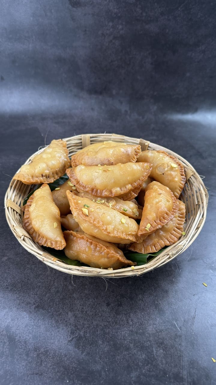 Olya naralachi karanji