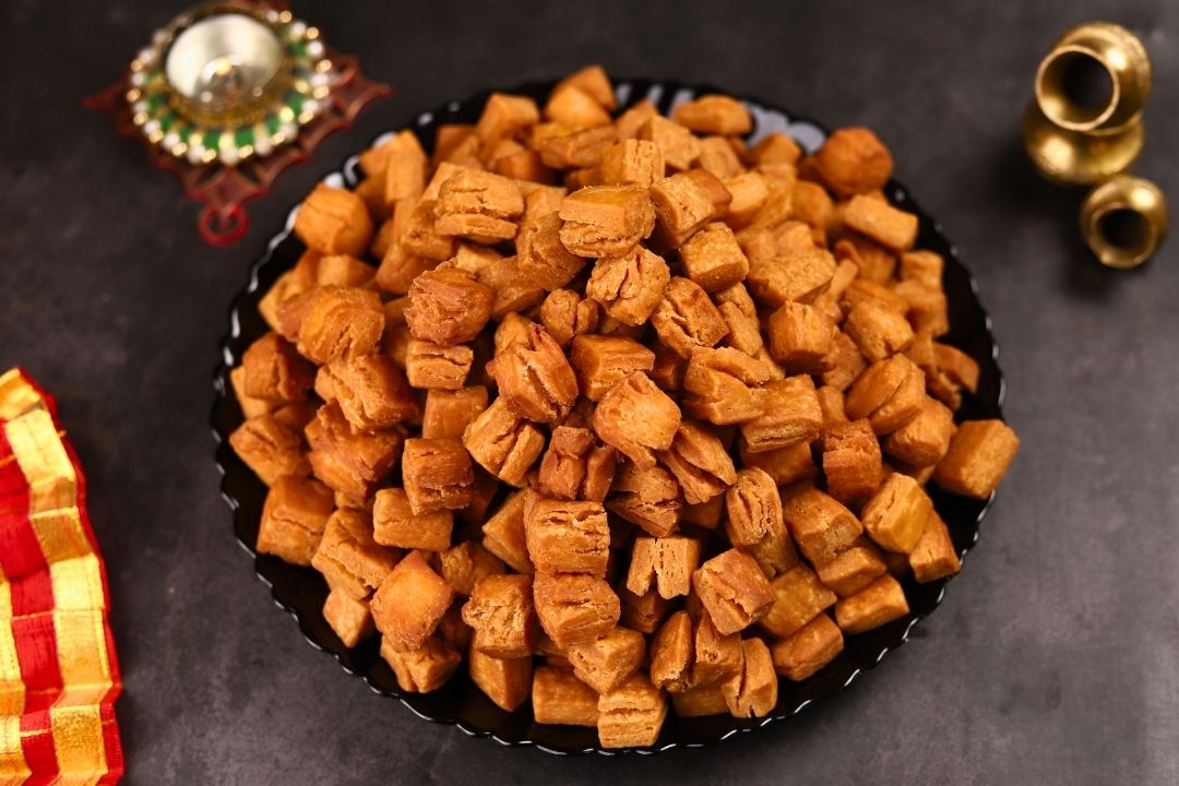 Crispy and Layered Shankarpali