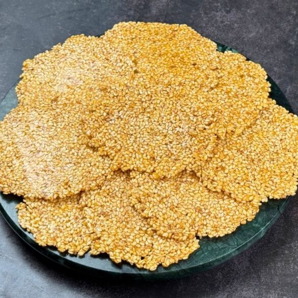 Crispy and Crunchy Til Papdi